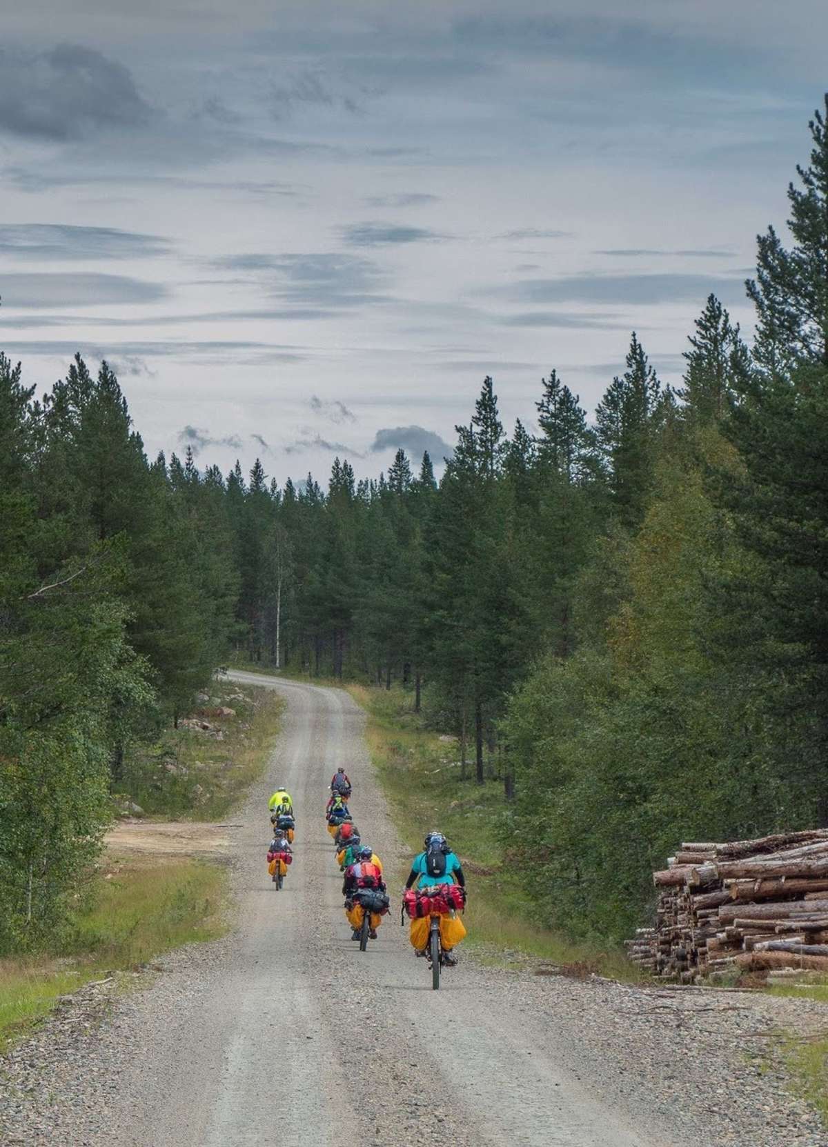 Travesía que combina senderismo, canoa y bicicleta a través de la Laponia Finlandesa.